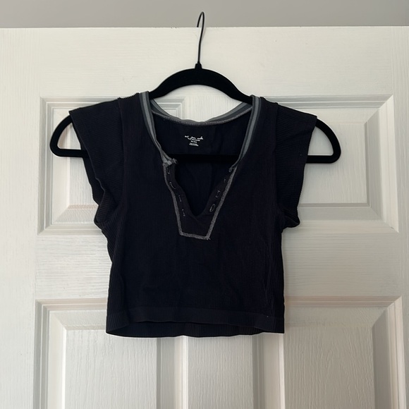 URBAN OUTFITTERS👚GO FOR THE GOLD SEAMLESS TOP - Picture 3 of 3